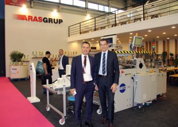 Aras Grup standında Giez kutu form makinesi çalışır olarak sergilendi