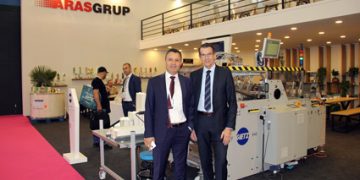 Aras Grup standında Giez kutu form makinesi çalışır olarak sergilendi